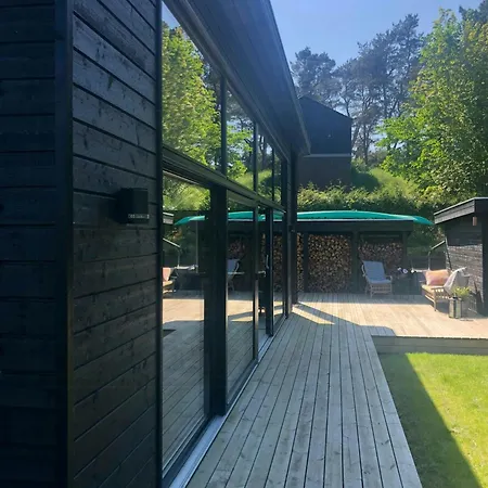 Modern House With Kayaks Near Mols Bjerge بيت للعطل Knebel
