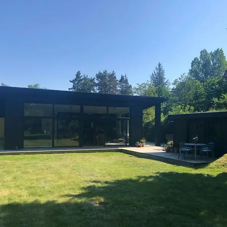 Modern House With Kayaks Near Mols Bjerge بيت للعطل Knebel